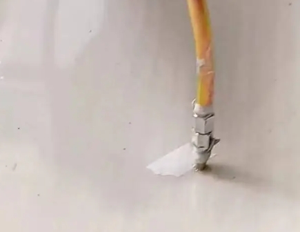 奉节瓷砖空鼓维修公司专业解答在瓷砖铺贴过程中，如果使用的砂料过粗（如全部使用了粗砂），可能会导致以下问题